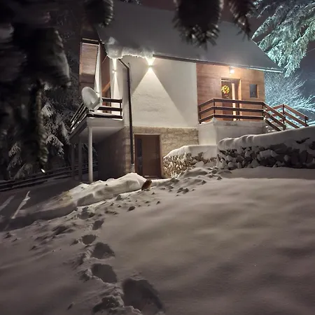 Vikendica Sedam Patuljaka 別荘 パレ